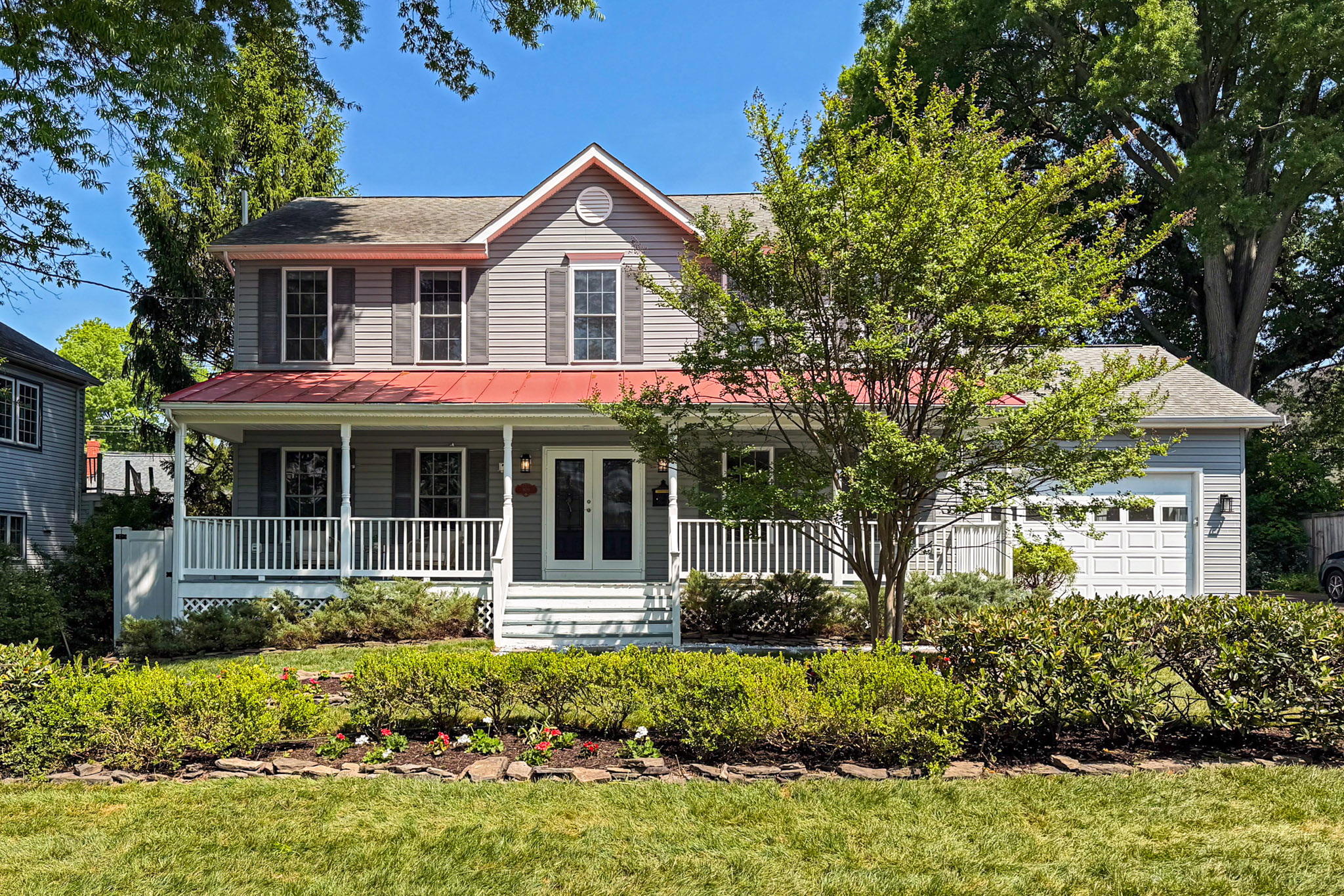 909 19th St S — listing photo